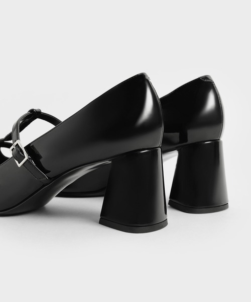 CHARLES & KEITH(チャールズ & キース)の「パテントダブルストラップ メリージェーンパンプス / Patent Double Strap Mary Jane Pumps(パンプス・レディース・ブラック/オフホワイト/シルバー・22.5cm/23cm/23.5cm/24.5cm/25cm/25.5cm)」の15枚目の写真
