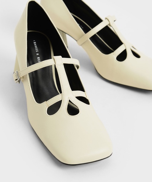 CHARLES & KEITH(チャールズ & キース)の「パテントダブルストラップ メリージェーンパンプス / Patent Double Strap Mary Jane Pumps(パンプス・レディース・ブラック/オフホワイト/シルバー・22.5cm/23cm/23.5cm/24.5cm/25cm/25.5cm)」の7枚目の写真