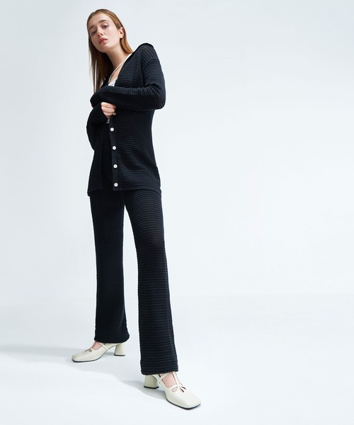 CHARLES & KEITH(チャールズ & キース)の「パテントダブルストラップ メリージェーンパンプス / Patent Double Strap Mary Jane Pumps(パンプス・レディース・ブラック/オフホワイト/シルバー・22.5cm/23cm/23.5cm/24.5cm/25cm/25.5cm)」の8枚目の写真