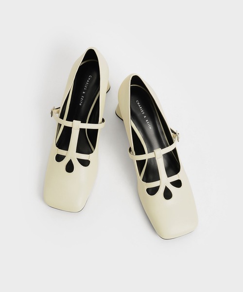 CHARLES & KEITH(チャールズ & キース)の「パテントダブルストラップ メリージェーンパンプス / Patent Double Strap Mary Jane Pumps(パンプス・レディース・ブラック/オフホワイト/シルバー・22.5cm/23cm/23.5cm/24.5cm/25cm/25.5cm)」の10枚目の写真
