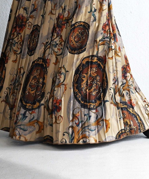 antiqua(アンティカ)の「アンティーク柄プリーツスカート(スカート・レディース・マルチ・FREE)」の8枚目の写真