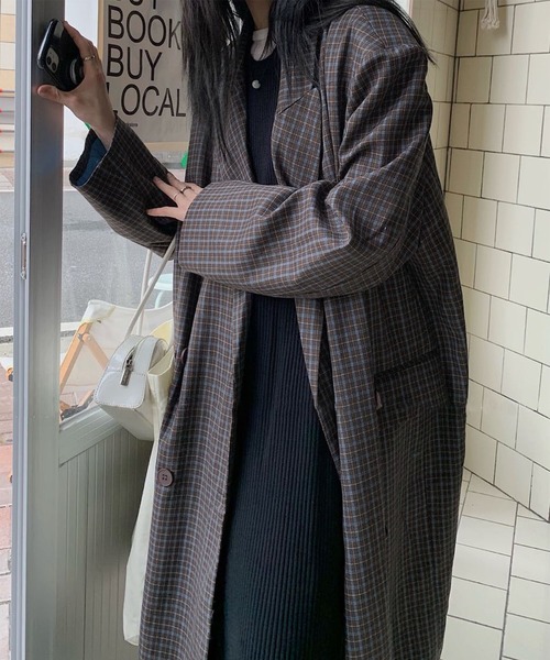 me+em select(ミームセレクト)の「オーバーショルダーレトロチェックロングコート(チェスターコート・レディース・ブラウン/グリーン/イエロー/ブルー・FREE)」の15枚目の写真