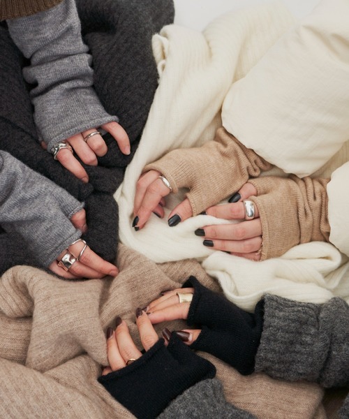 Aunt Marie's(アントマリーズ)の「カシミヤ100%ストール(日本製)(ストール/ショール・レディース・チャコールグレー/ベージュ/アイボリー・FREE)」の21枚目の写真