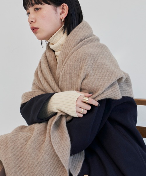 Aunt Marie's(アントマリーズ)の「カシミヤ100%ストール(日本製)(ストール/ショール・レディース・チャコールグレー/ベージュ/アイボリー・FREE)」の7枚目の写真