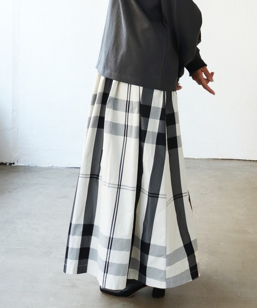 Shelly island（シェリーアイランド）の「大柄チェックロングスカート（スカート・レディース・ホワイト/ブラック・FREE）」の7枚目の写真