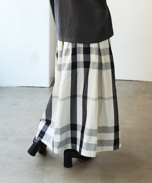 Shelly island（シェリーアイランド）の「大柄チェックロングスカート（スカート・レディース・ホワイト/ブラック・FREE）」の5枚目の写真