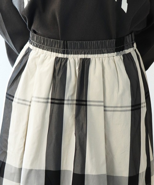 Shelly island（シェリーアイランド）の「大柄チェックロングスカート（スカート・レディース・ホワイト/ブラック・FREE）」の9枚目の写真