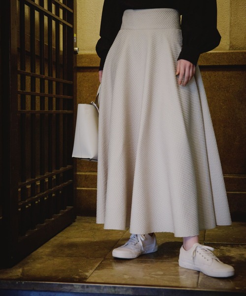 eL(エル)の「【eL】Super Flare Skirt/266070(スカート・レディース・ブラック/パープル系その他/ライトベージュ・FREE)」の3枚目の写真