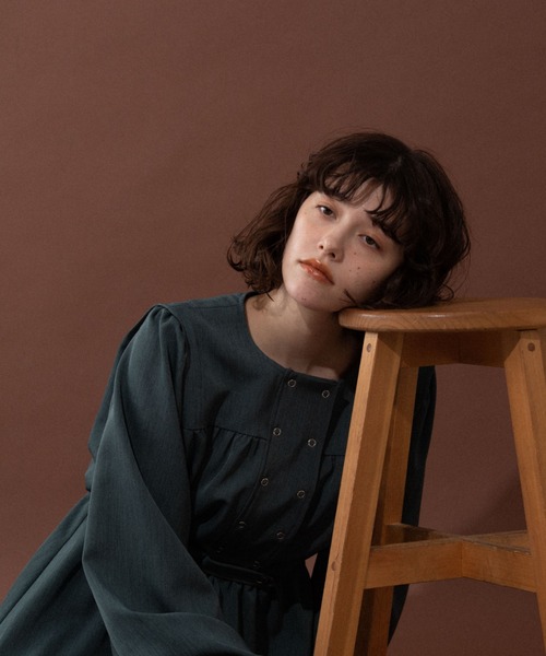 idem(イデム)の「frill tiered mini onepiece/フリルティアードミニワンピース(ワンピース・レディース・ブラック/イエロー/グリーン・FREE)」の5枚目の写真