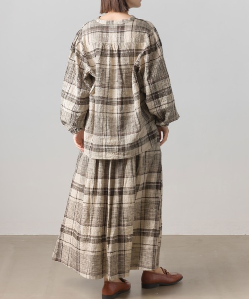 OMNES(オムネス)の「スラブチェックギャザーロングスカート(スカート・レディース・マスタード/グレイッシュベージュ/グリーン・FREE)」の11枚目の写真