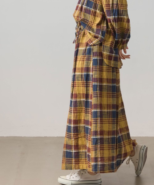 OMNES(オムネス)の「スラブチェックギャザーロングスカート(スカート・レディース・マスタード/グレイッシュベージュ/グリーン・FREE)」の21枚目の写真