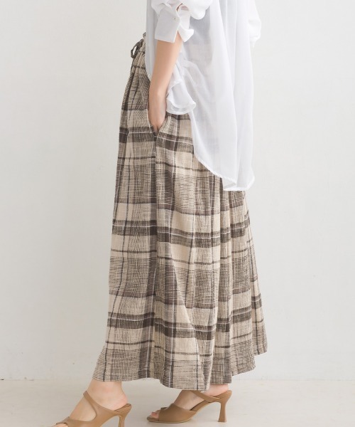OMNES(オムネス)の「スラブチェックギャザーロングスカート(スカート・レディース・マスタード/グレイッシュベージュ/グリーン・FREE)」の5枚目の写真