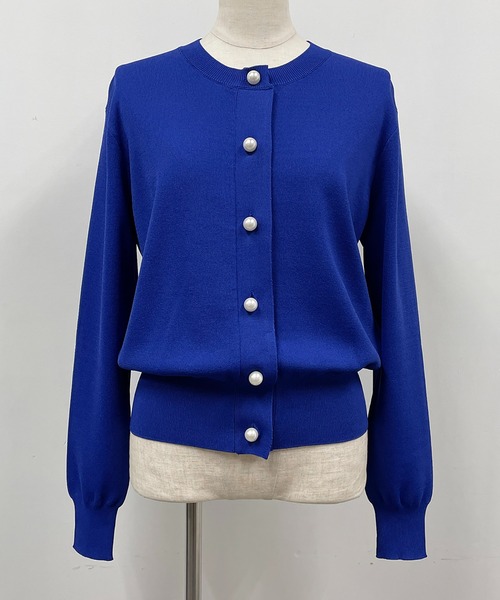 PICCIN（ピッチン）の「クロップドパール釦カーディガン（カーディガン/ボレロ・レディース・ブラック/オフホワイト/ブルー・M）」の5枚目の写真