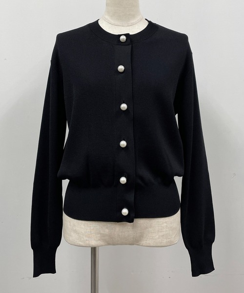 PICCIN（ピッチン）の「クロップドパール釦カーディガン（カーディガン/ボレロ・レディース・ブラック/オフホワイト/ブルー・M）」の6枚目の写真