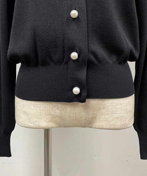 PICCIN（ピッチン）の「クロップドパール釦カーディガン（カーディガン/ボレロ・レディース・ブラック/オフホワイト/ブルー・M）」の10枚目の写真