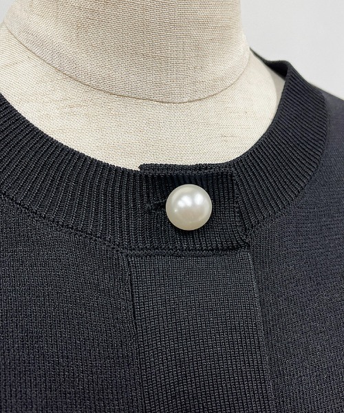 PICCIN（ピッチン）の「クロップドパール釦カーディガン（カーディガン/ボレロ・レディース・ブラック/オフホワイト/ブルー・M）」の11枚目の写真
