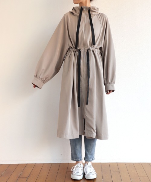 andme（アンドミー）の「配色テープドローストリングマウンテンパーカー（マウンテンパーカー・レディース・ブラック/アイボリー/グレイッシュベージュ/カーキ・M）」の8枚目の写真