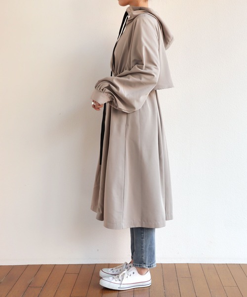 andme（アンドミー）の「配色テープドローストリングマウンテンパーカー（マウンテンパーカー・レディース・ブラック/アイボリー/グレイッシュベージュ/カーキ・M）」の9枚目の写真