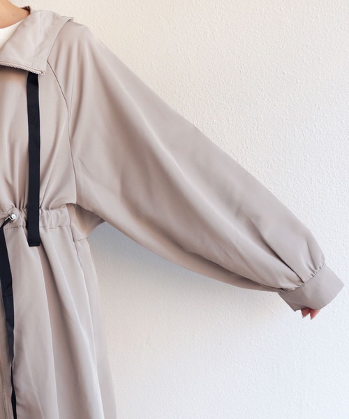 andme（アンドミー）の「配色テープドローストリングマウンテンパーカー（マウンテンパーカー・レディース・ブラック/アイボリー/グレイッシュベージュ/カーキ・M）」の13枚目の写真