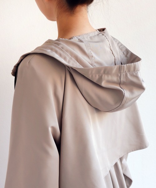 andme（アンドミー）の「配色テープドローストリングマウンテンパーカー（マウンテンパーカー・レディース・ブラック/アイボリー/グレイッシュベージュ/カーキ・M）」の17枚目の写真