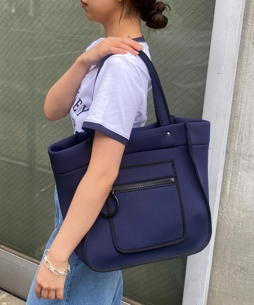 PAPILLONNER（パピヨネ）の「スクエアWETライントートバッグ/Mサイズ/軽量/WEB限定カラー展開（トートバッグ・レディース・チャコールグレー/アイボリー/ピンク/カーキ/ネイビー/ベージュ/ブルー系その他/ブラック・FREE）」の6枚目の写真