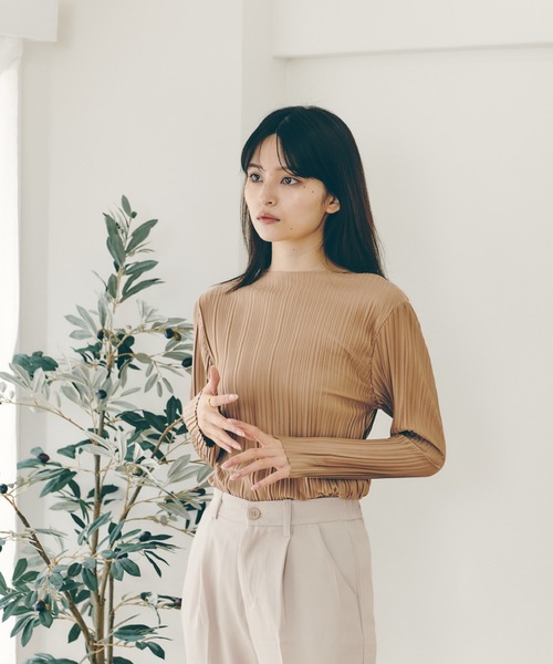 Lamoa(ラモア)の「Lamoa/プリーツ デザイン クラシカル トップス(Tシャツ/カットソー・レディース・ホワイト/ネイビー/ブラウン・FREE)」の8枚目の写真