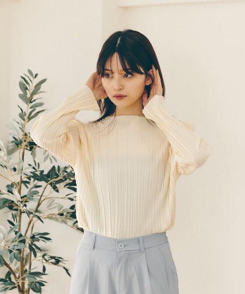 Lamoa(ラモア)の「Lamoa/プリーツ デザイン クラシカル トップス(Tシャツ/カットソー・レディース・ホワイト/ネイビー/ブラウン・FREE)」の4枚目の写真