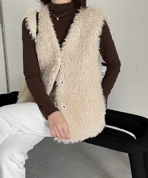 emi+（エミプラス）の「ボリュームファーベスト（ダウンベスト・レディース・ブラック/ベージュ/ブラウン/アイボリー・FREE）」の17枚目の写真