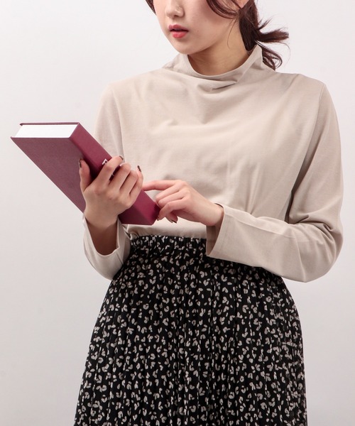 BRODIAEA（ブローディア）の「BRODIAEA UVカット/コスメプラス ボトルネック（Tシャツ/カットソー・レディース・ブラック/ベージュ/ネイビー/オフホワイト/ターコイズブルー/ライム/シルバーグレー・M/L）」の4枚目の写真