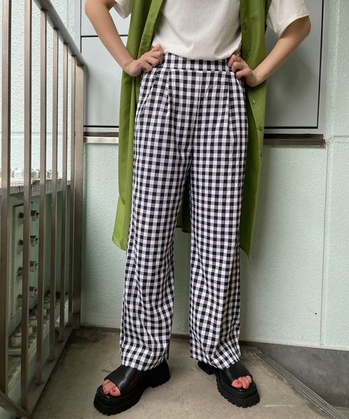 ＪＵＧＬＡＮＳ（ユグランス）の「☆ 一枚持っておけば間違いナシ。ギンガムチェックストレートパンツ　30502H234（その他パンツ・レディース・グリーン/ブラック/テラコッタ・FREE）」の2枚目の写真