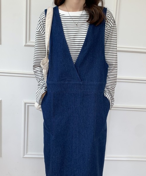 ABITOKYO（アビトーキョー）の「バックスリットタイトデニムジャンスカ（ジャンパースカート・レディース・ホワイト/ブラック/インディゴブルー/ライトブルー/ネイビー/ブルー・FREE）」の4枚目の写真