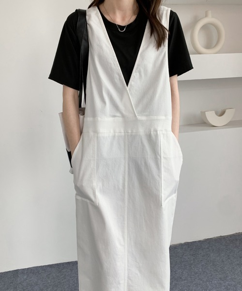 ABITOKYO（アビトーキョー）の「バックスリットタイトデニムジャンスカ（ジャンパースカート・レディース・ホワイト/ブラック/インディゴブルー/ライトブルー/ネイビー/ブルー・FREE）」の2枚目の写真