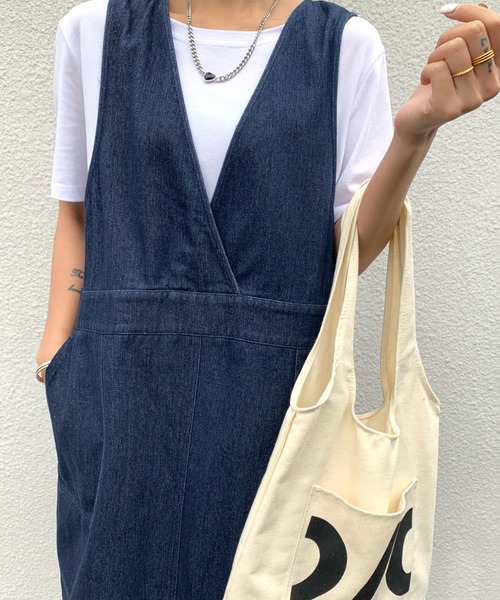 ABITOKYO（アビトーキョー）の「バックスリットタイトデニムジャンスカ（ジャンパースカート・レディース・ホワイト/ブラック/インディゴブルー/ライトブルー/ネイビー/ブルー・FREE）」の7枚目の写真