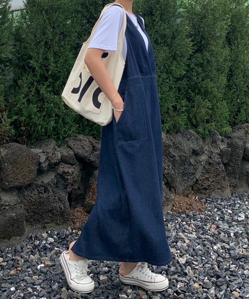 ABITOKYO（アビトーキョー）の「バックスリットタイトデニムジャンスカ（ジャンパースカート・レディース・ホワイト/ブラック/インディゴブルー/ライトブルー/ネイビー/ブルー・FREE）」の8枚目の写真