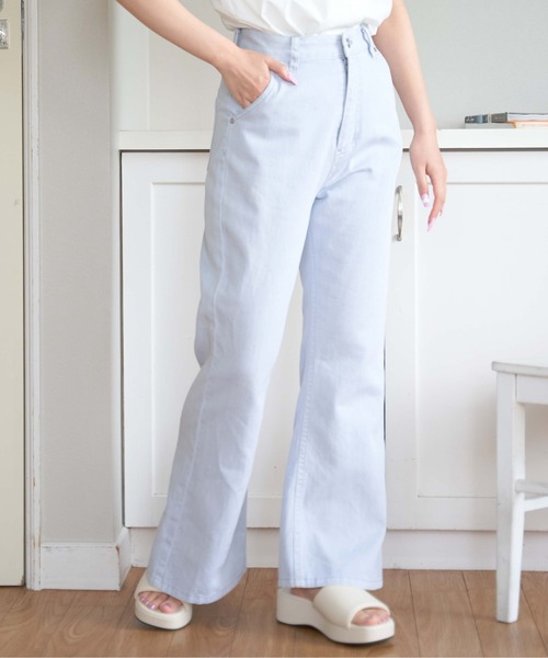 WEGO(ウィゴー)の「WEGO/バックスリットカラーフレアパンツ(デニムパンツ・レディース・サックスブルー/ライトパープル/オフホワイト・SMALL/MEDIUM)」の2枚目の写真