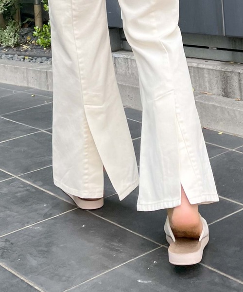 WEGO(ウィゴー)の「WEGO/バックスリットカラーフレアパンツ(デニムパンツ・レディース・サックスブルー/ライトパープル/オフホワイト・SMALL/MEDIUM)」の4枚目の写真