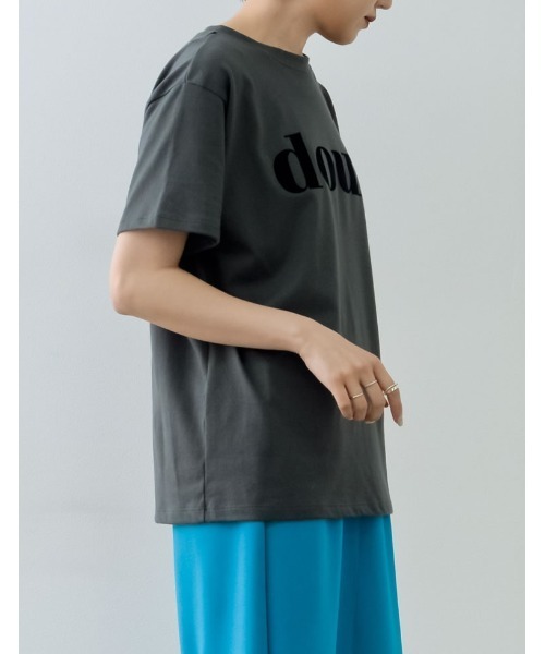 Re:EDIT（リエディ）の「2TYPEフロッキーロゴTシャツ（Tシャツ/カットソー・レディース・ホワイト系1/ブラック系1/ブラック系2/イエロー/ホワイト系2/ホワイト系3/ピンク/ブルー・MEDIUM/LARGE）」の15枚目の写真