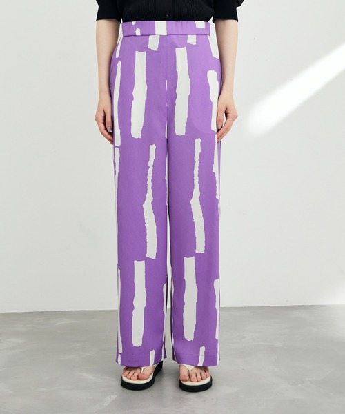 ADAM ET ROPE'(アダムエロペ)の「ブロッキングプリントイージーパンツ(その他パンツ・レディース・ブラック系その他/ダークパープル・FREE)」の5枚目の写真