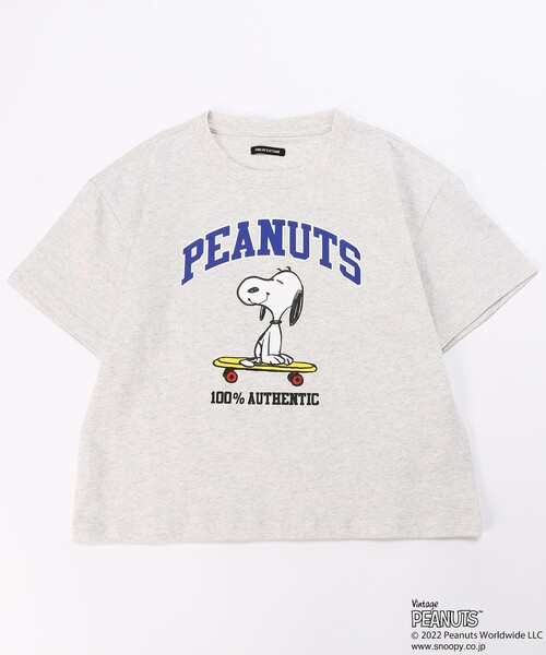 FREAK'S STORE(フリークスストア)の「WEBオリジナル PEANUTS 別注 ビッグシルエット アーチロゴ プリントTシャツ/カレッジロゴ/スヌーピー(Tシャツ/カットソー・キッズ・ホワイト/グレー/ブラック/グリーン/サックスブルー・120/140/130/150)」の4枚目の写真