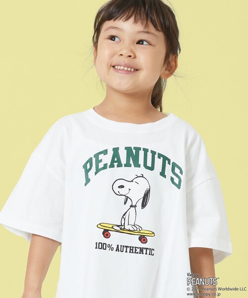 FREAK'S STORE(フリークスストア)の「WEBオリジナル PEANUTS 別注 ビッグシルエット アーチロゴ プリントTシャツ/カレッジロゴ/スヌーピー(Tシャツ/カットソー・キッズ・ホワイト/グレー/ブラック/グリーン/サックスブルー・120/140/130/150)」の2枚目の写真
