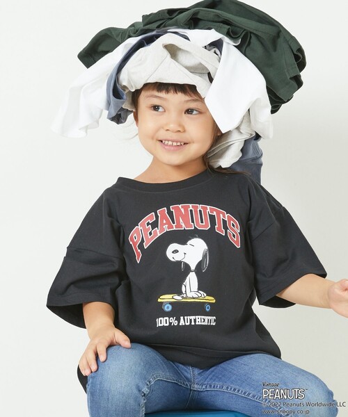 FREAK'S STORE(フリークスストア)の「WEBオリジナル PEANUTS 別注 ビッグシルエット アーチロゴ プリントTシャツ/カレッジロゴ/スヌーピー(Tシャツ/カットソー・キッズ・ホワイト/グレー/ブラック/グリーン/サックスブルー・120/140/130/150)」の3枚目の写真