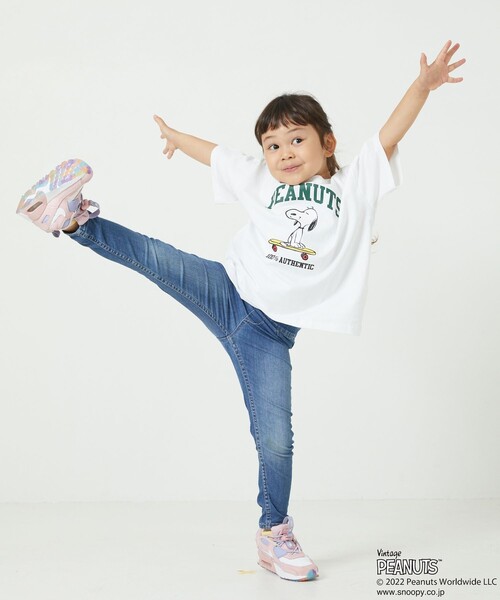 FREAK'S STORE(フリークスストア)の「WEBオリジナル PEANUTS 別注 ビッグシルエット アーチロゴ プリントTシャツ/カレッジロゴ/スヌーピー(Tシャツ/カットソー・キッズ・ホワイト/グレー/ブラック/グリーン/サックスブルー・120/140/130/150)」の6枚目の写真
