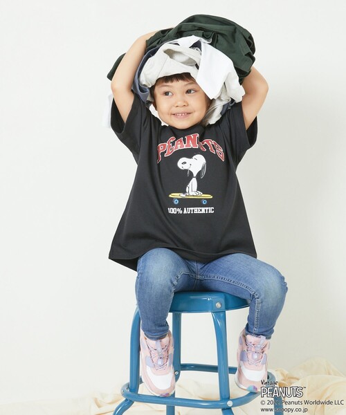 FREAK'S STORE(フリークスストア)の「WEBオリジナル PEANUTS 別注 ビッグシルエット アーチロゴ プリントTシャツ/カレッジロゴ/スヌーピー(Tシャツ/カットソー・キッズ・ホワイト/グレー/ブラック/グリーン/サックスブルー・120/140/130/150)」の13枚目の写真