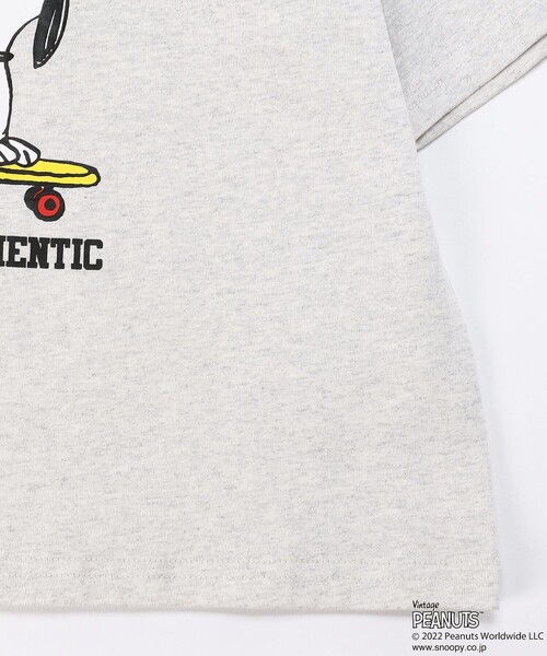 FREAK'S STORE(フリークスストア)の「WEBオリジナル PEANUTS 別注 ビッグシルエット アーチロゴ プリントTシャツ/カレッジロゴ/スヌーピー(Tシャツ/カットソー・キッズ・ホワイト/グレー/ブラック/グリーン/サックスブルー・120/140/130/150)」の18枚目の写真