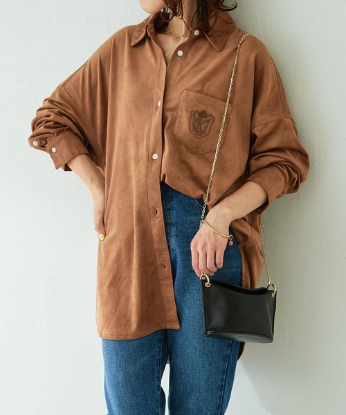 COLLAGE GALLARDAGALANTE(コラージュガリャルダガランテ)の「エンブレムオーバーサイズシャツ/Q.anos/WEB限定(シャツ/ブラウス・レディース・ベージュ/ブルー/スカイブルー/ライトベージュ・FREE)」の16枚目の写真