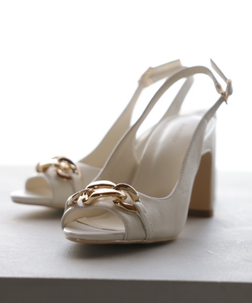 anuans（アニュアンス）の「チェーンモチーフオープントゥパンプス（パンプス・レディース・ブラウン/アイボリー・MEDIUM/LARGE/SMALL）」の3枚目の写真