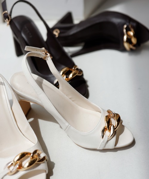 anuans（アニュアンス）の「チェーンモチーフオープントゥパンプス（パンプス・レディース・ブラウン/アイボリー・MEDIUM/LARGE/SMALL）」の5枚目の写真