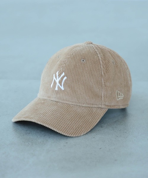 BEAMS（ビームス）の「NEW ERA × BEAMS / 別注 930 MID Logo Corduroy Cap（キャップ・メンズ・ブラック/ベージュ/ネイビー・FREE）」の2枚目の写真