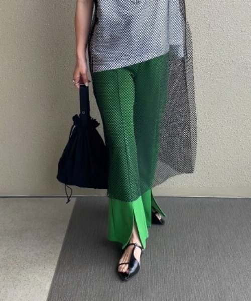 feepur by saya（フェピュールバイサヤ）の「【XSサイズあり】セミフレアストレッチスラックス（スラックス・レディース・ブラック/ベージュ/ブラウン/オレンジ/グリーン・MEDIUM/X-SMALL）」の4枚目の写真