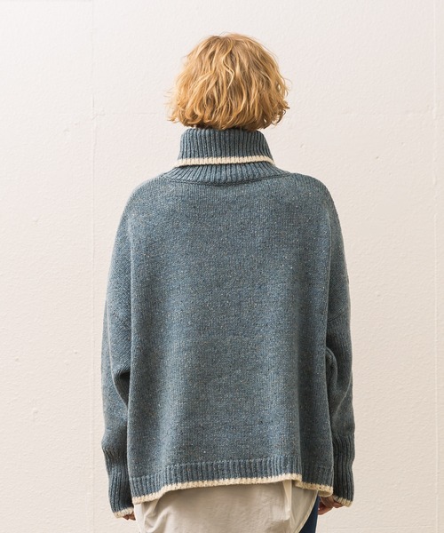 ALLUMER（アリュメール）の「ネップヤーンビッグシルエットタートルネック（ニット/セーター・レディース・ブラック/ブルー・1）」の17枚目の写真